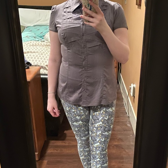 Short Sleeve Dress Shirt with Unique Pleats - Picture 3 of 8